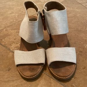 Toms sandals